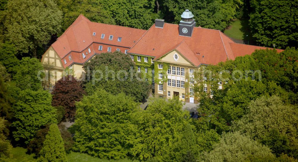 Aerial photograph Datteln - Blick auf die Rückseite des Rathauses in Datteln. Die Stadt Datteln liegt in Nordrhein-Westfalen, zwischen Lippe und Wesel-Dattel-Kanal. View to the back of the townhall in Datteln.The city Datteln is located in North Rhine-Westphalia between the river Lippe and the Wesel-Dattel canal.