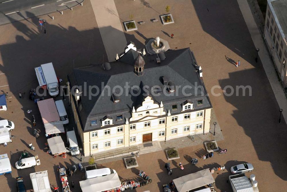 Aerial image Demmin - Blick auf das historische Rathaus, das in nur einjähriger Bauzeit originalgetreu wiederaufgebaut und 1998 durch den Ministerpräsidenten Dr. Berndt Seite und Bürgermeister Ernst Wellmer eingeweiht wurde. Kontakt: Hansestadt Demmin - Der Bürgermeister, Markt 1, 17109 Demmin - Telefon (03998) 256-0 (Zentrale)