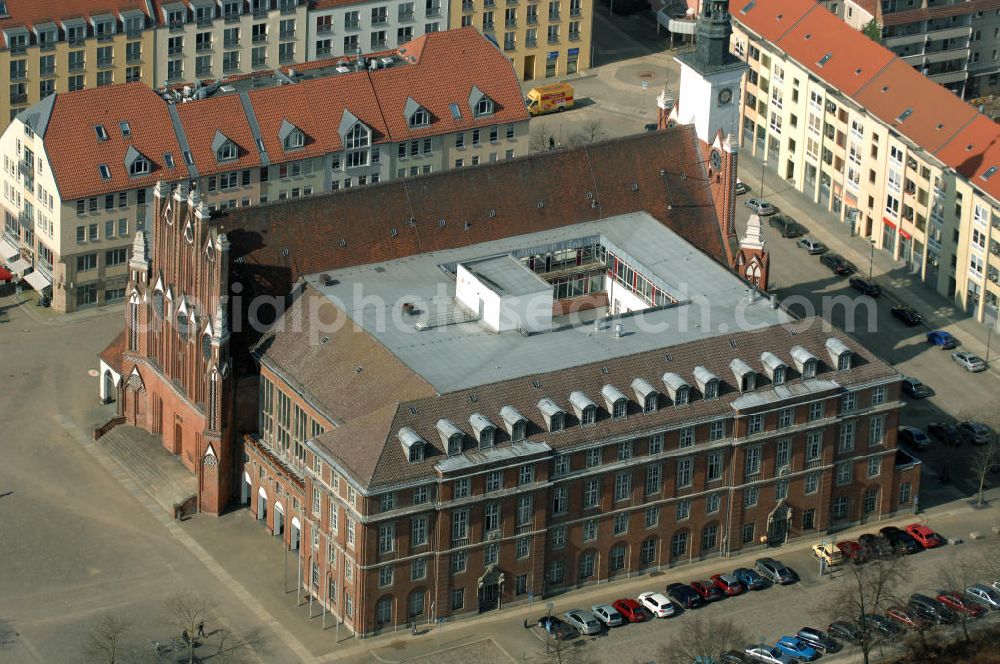 Aerial photograph Frankfurt (Oder) - Blick auf das Rathaus von Frankfurt (Oder). Das Rathaus in Frankfurt (Oder) wurde ab dem Jahr 1253 in norddeutscher Backsteingotik erbaut und ist eines der ältesten und größten Rathäuser in Deutschland. View of the town hall of Frankfurt (Oder). The town hall in Frankfurt (Oder) was built starting in 1253 in northern german brick Gothic and is one of the oldest and largest city halls in Germany.