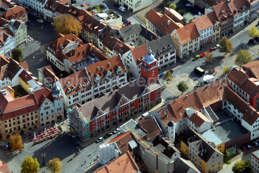 Aerial photograph Gotha - Blick auf das Rathaus zu Gotha. Es entstand in der Renaissance und bildet den Mittelpunkt des Gothaer Hauptmarktes und teilt ihn in den oberen sowie den unteren Hauptmarkt.