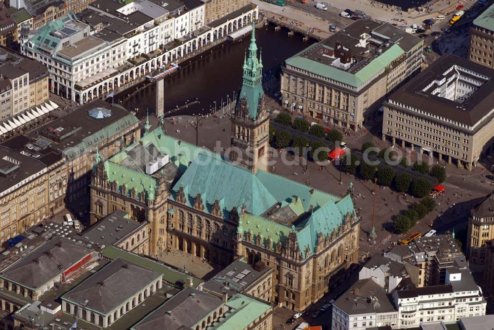 Aerial image Hamburg - Blick auf das Hamburger Rathaus. Das Hamburger Rathaus ist der Sitz der Bürgerschaft (Parlament) und des Senats (Landesregierung). Rathausmarkt 1; 20095 Hamburg Tel. 040 428 31 2009/2010 Fax. 040 427915 008