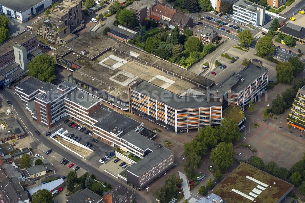 Aerial photograph Kamp-Lintfort - The townhall in Kamp-Lintfort in the street Am Rathaus in the state North Rhine-Westphalia. In the building the city library is also located