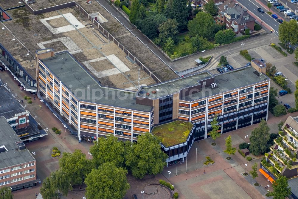 Aerial image Kamp-Lintfort - The townhall in Kamp-Lintfort in the street Am Rathaus in the state North Rhine-Westphalia. In the building the city library is also located