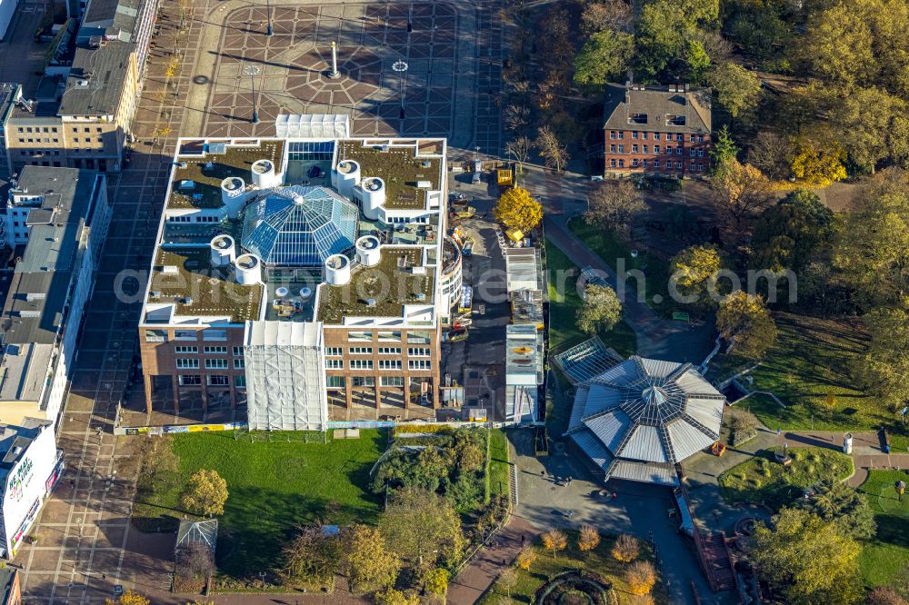 Aerial image Dortmund - Building of the town hall of the city administration on the market square of the city center on Friedensplatz in Dortmund in the Ruhr area in the federal state of North Rhine-Westphalia, Germany