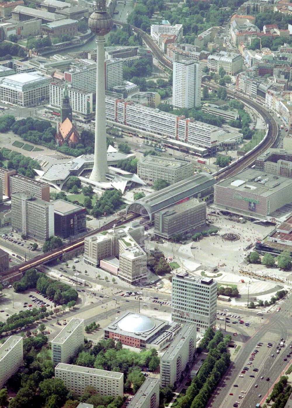 Berlin from the bird's eye view: Blick auf die rekonstruierte Kongresshalle der WBM am Alexanderplatz am ehem. Haus des Lehrers (Berliner Congreßzentrum).