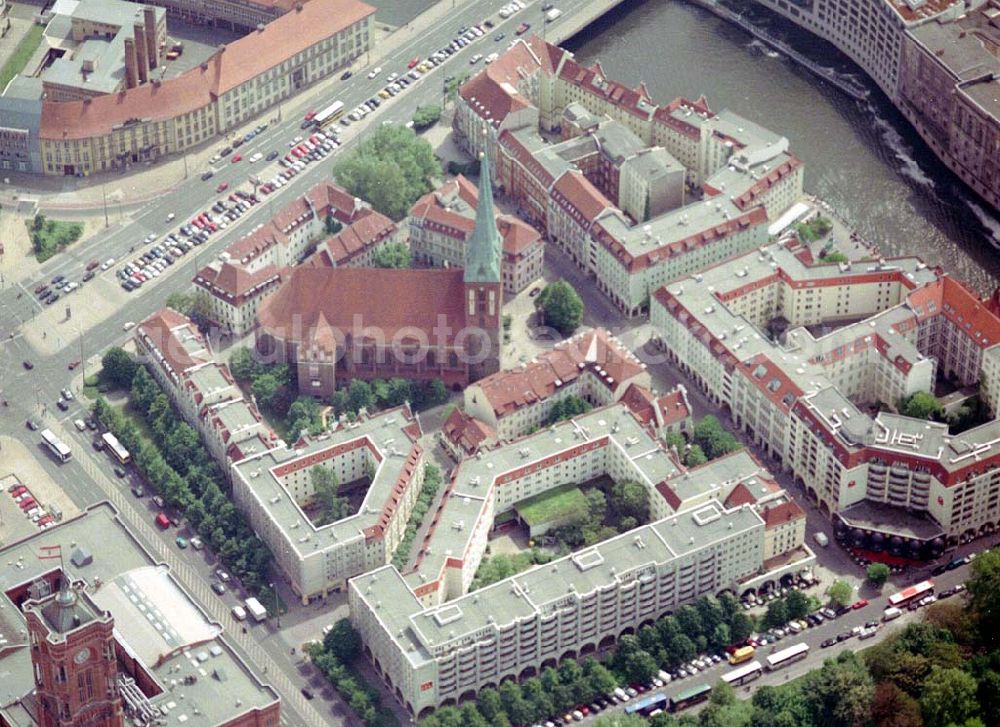 Berlin from the bird's eye view: Blick auf das Wohngebiet am Nikolaiviertel der WBM unmittelbar Fernsehturm in Berlin - Mitte.