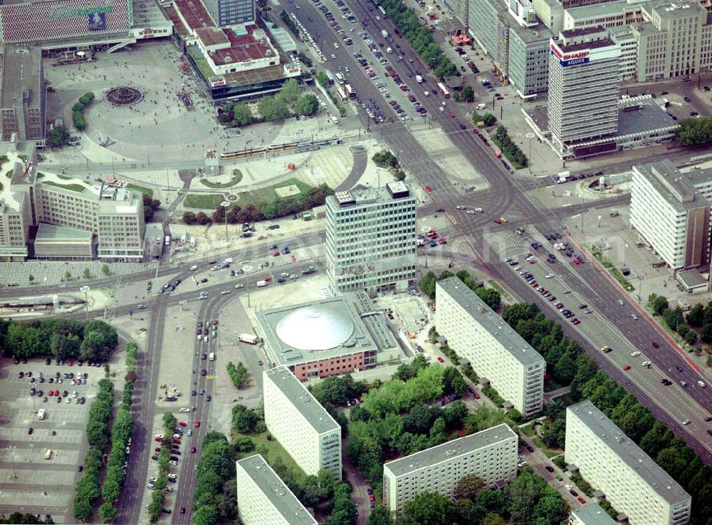 Aerial image Berlin - Blick auf die rekonstruierte Kongresshalle der WBM am Alexanderplatz am ehem. Haus des Lehrers (Berliner Congreßzentrum).