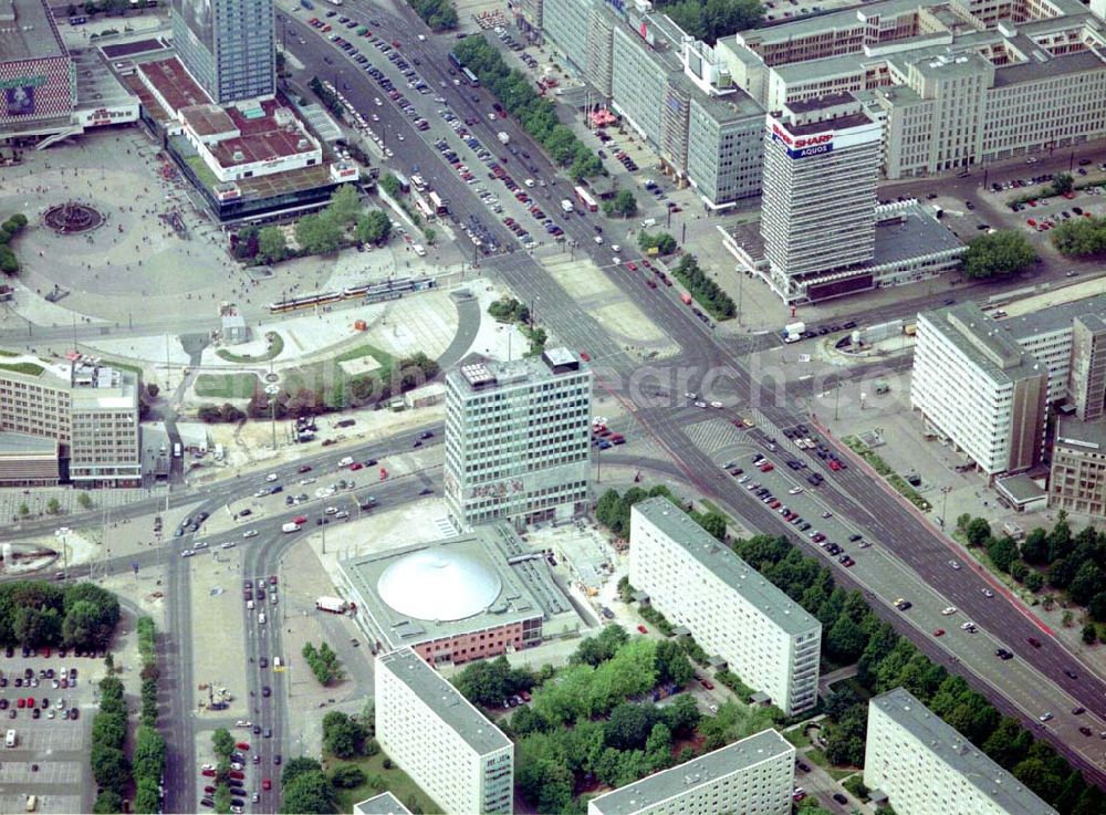 Aerial photograph Berlin - Blick auf die rekonstruierte Kongresshalle der WBM am Alexanderplatz am ehem. Haus des Lehrers (Berliner Congreßzentrum).