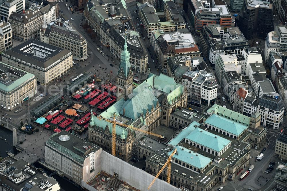 Hamburg from the bird's eye view: Town Hall building of the city administration Alter Wall on Rathausmarkt- place in Hamburg