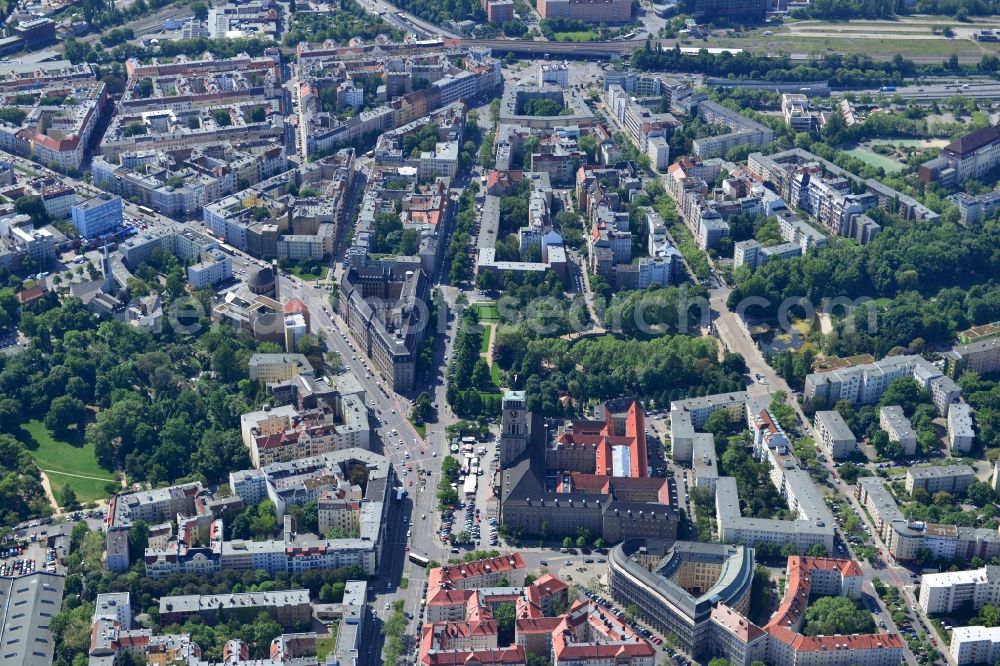 Aerial photograph Berlin - The townhall of Berlin's district Tempelhof-Schoeneberg. It's located at the square John-F.-Kennedy-Platz where the streets Freiherr-vom-Stein-Strasse, Martin-Luther-Strasse, Dominicusstrasse and Belziger Strasse join up