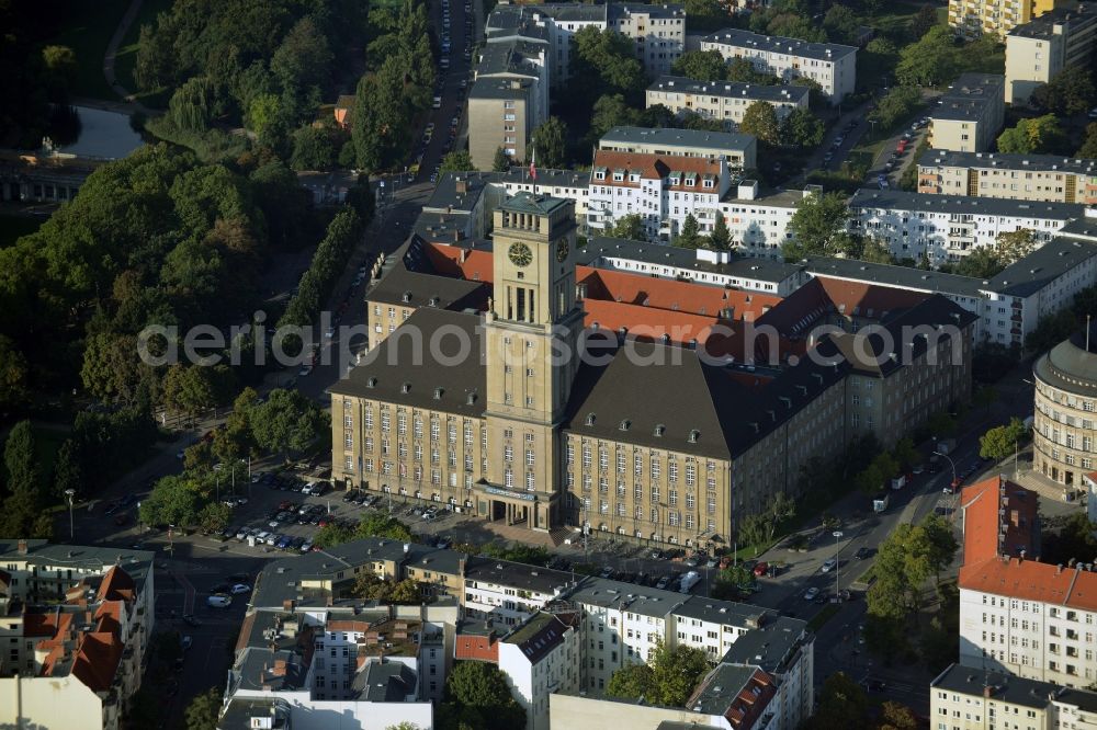 Aerial photograph Berlin - Town Hall building of the city administration Rathaus Schoeneberg on John-F.-Kennedy square in Berlin in Germany