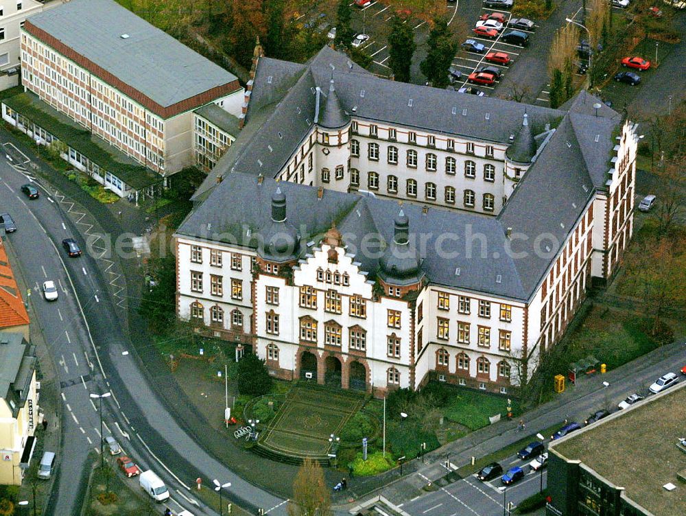 Aerial photograph Hamm - Blick auf das Rathaus der Stadt Hamm. Bis 1959 war in dem Gebäude des jetzigen Rathauses das Oberlandgericht untergebracht. Seit 1986 steht der klassizistische Bau unter Denkmalschutz. View at the town hall of the city of Hamm. Until 1959 the building of the present City Hall, the Court of Appeal was located there. Since 1986, the classicistic building is under monumental protection.