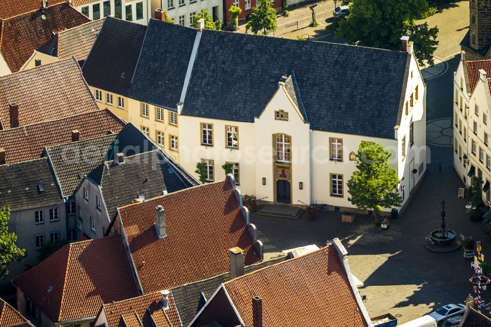 Aerial photograph Warendorf - Town hall of the city Warendorf at the market in the state North Rhine-Westphalia