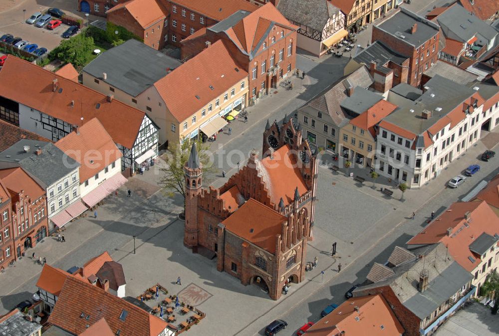 Tangermünde from above - Blick auf das Rathaus von Tangermünde. Das mitteralterliche Rathaus im Stil der Backsteingotik wurde ab dem 14. Jahrhundert gebaut. Das Erdgeschoss und die Kellerräume werden vom Museum für Stadtgeschichte genutzt. View of the town hall of Tangermuende. The medieval town hall was built in the style of brick Gothic from the 14th Century. The ground floor and the basement are used by the Museum of City History.