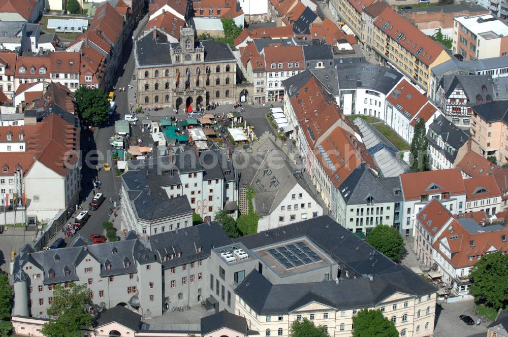 Aerial photograph Weimar - Blick auf das Weimarer Rathaus , es befindet sich im Zentrum Weimars auf der Westseite des Marktplatzes. Der dreigeschossige Bau in neugotischem Stil mit repräsentativem Balkon und Glockenturm ist eines der Wahrzeichen der Stadt Weimar. Neben der Stadtverwaltung ist im Rathaus auch das Stadtarchiv untergebracht. View of the Weimar City Hall, it is in the center of Weimar, on the west side of the square. The three-storey building in neo-Gothic style, with prestigious balcony and bell tower is a landmark in the city of Weimar.