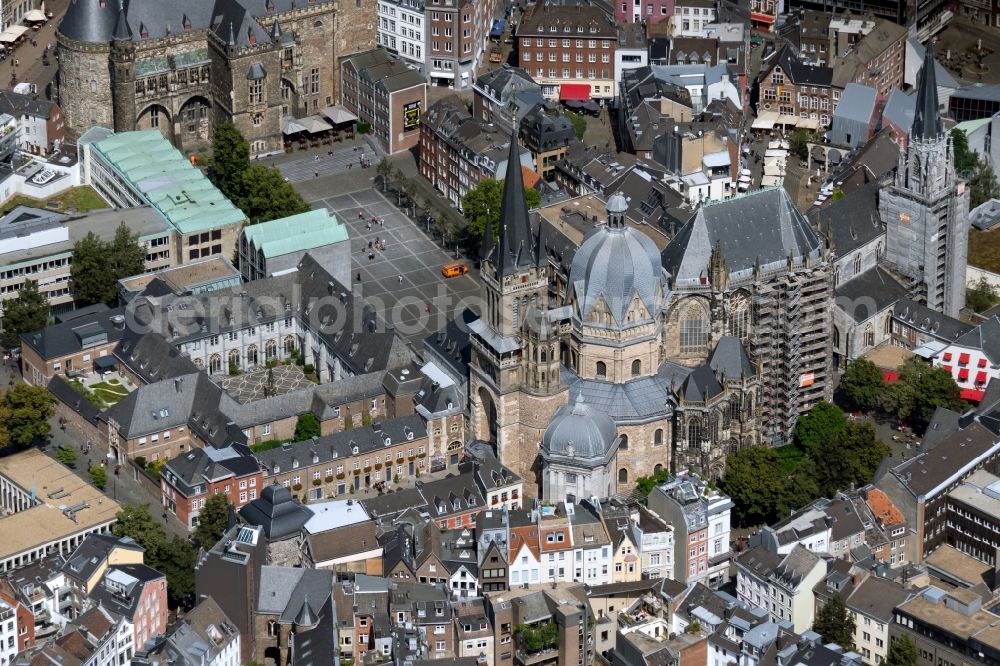 Aachen from the bird's eye view: Town hall square with cathedral in the district Aachen-Mitte in Aachen in the state North Rhine-Westphalia, Germany