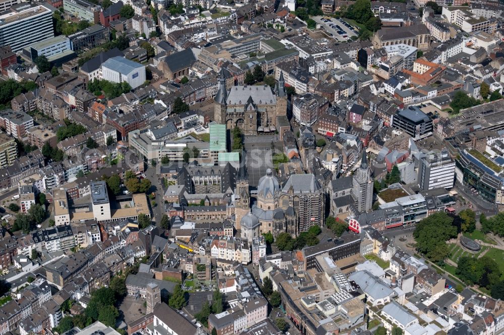 Aerial photograph Aachen - Town hall square with cathedral in the district Aachen-Mitte in Aachen in the state North Rhine-Westphalia, Germany