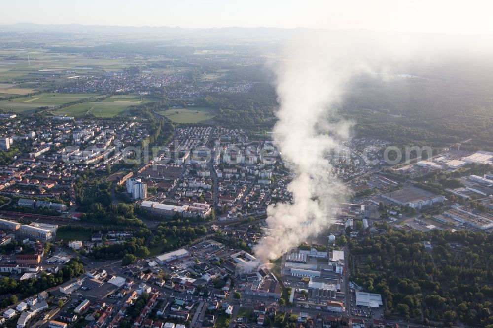 Speyer from above - Smoke and flames during the fire fighting to fire of a storage all for antiqities in the Werkstrasse in Speyer in the state Rhineland-Palatinate, Germany