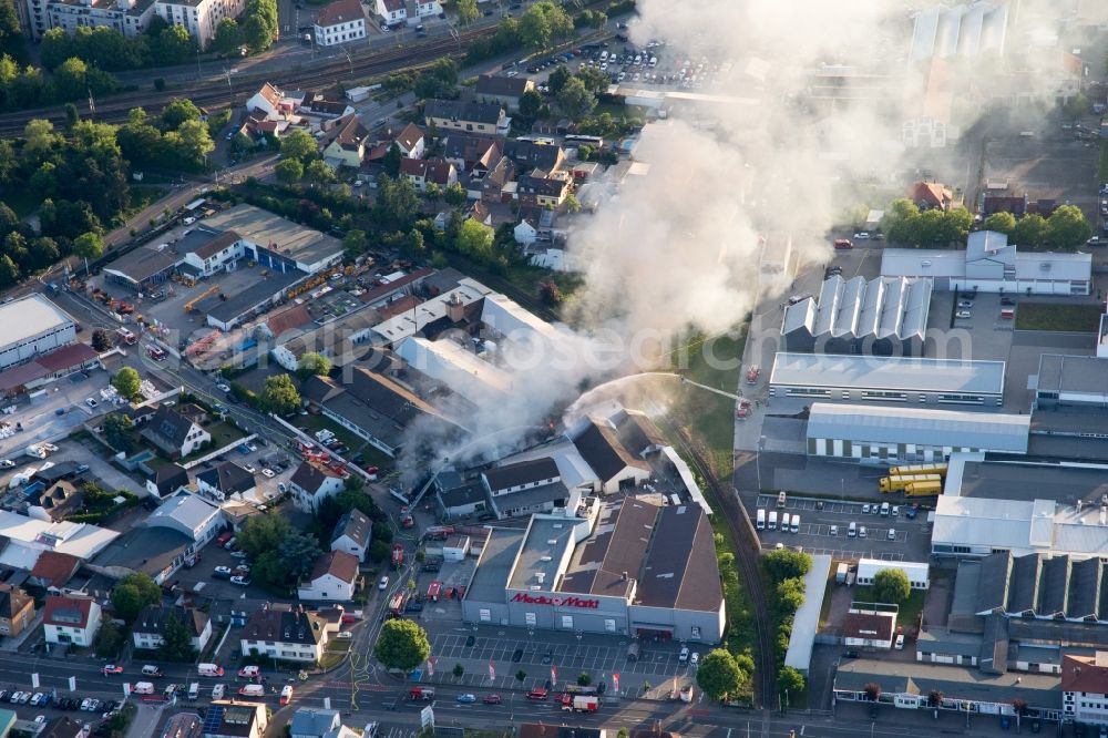 Aerial image Speyer - Smoke and flames during the fire fighting to fire of a storage all for antiqities in the Werkstrasse in Speyer in the state Rhineland-Palatinate, Germany