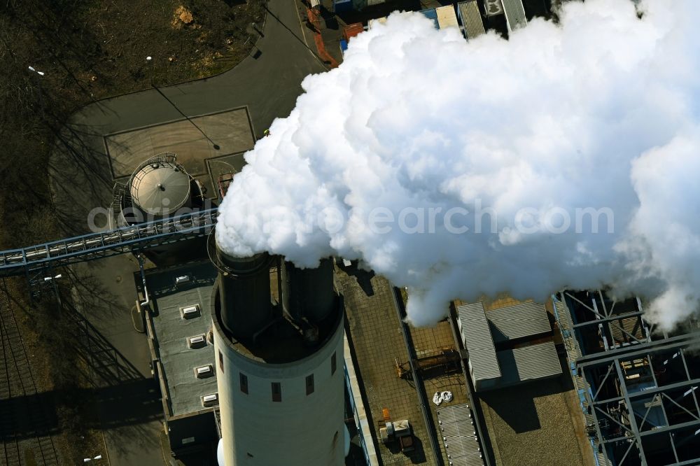 Aerial image Berlin - Smoke on Power plants and exhaust gas towers of the thermal power plant Kraftwerk Reuter West on Grosser Spreering in the district Spandau in Berlin, Germany