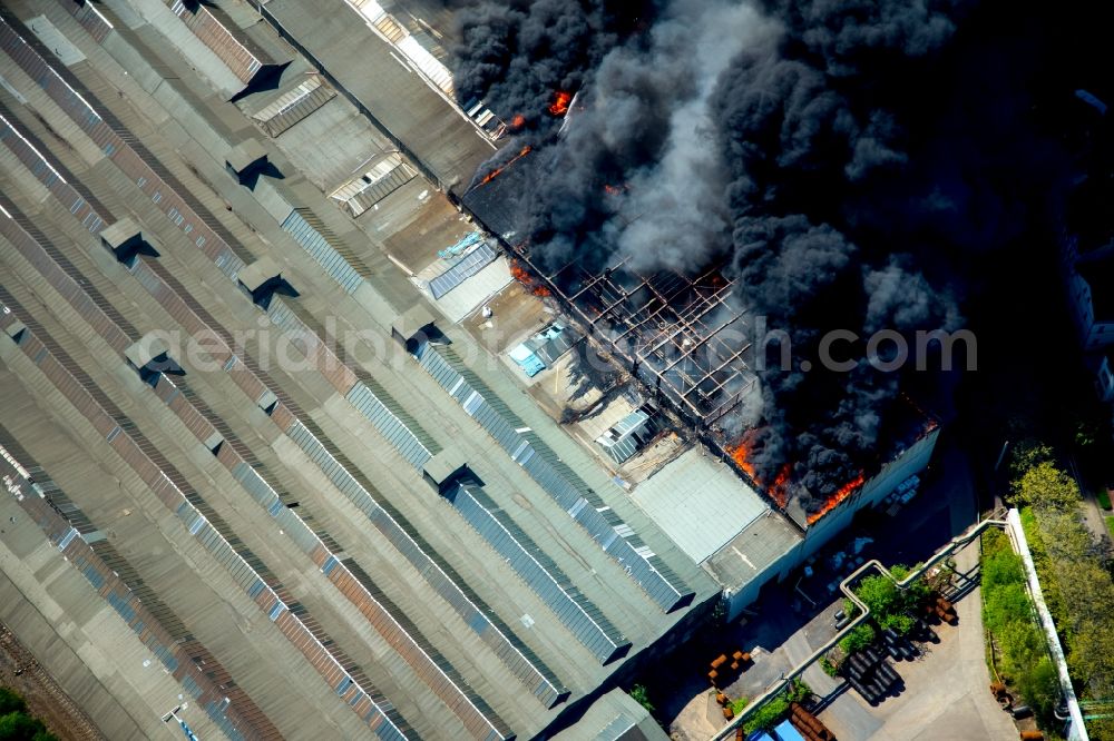 Aerial photograph Hamm - Smoke clouds over the Fire Ruin the buildings and halls of the WDI - Westfaelische Drahtindustrie GmbH in Hamm in the state North Rhine-Westphalia, Germany