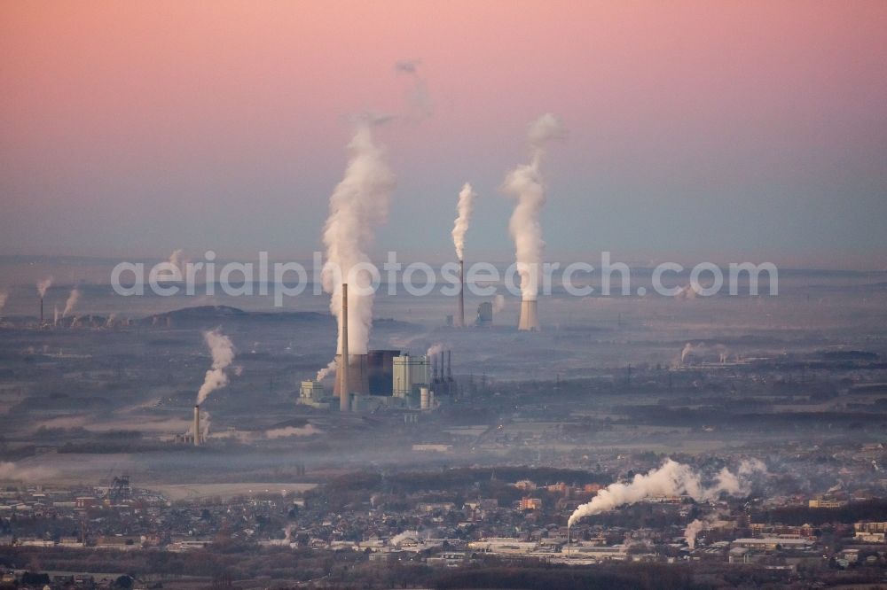 Aerial image Hamm - Clouds of smoke on the horizon over several nuclear power plants in the district Hamm-Heessen in Hamm in the state North Rhine-Westphalia