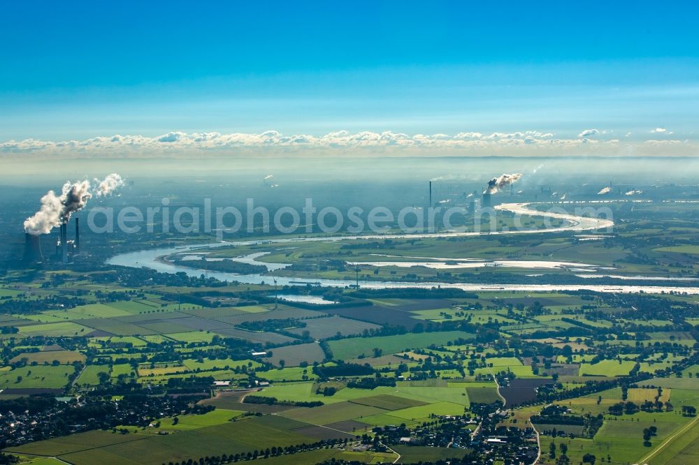 Aerial photograph Duisburg - Clouds of smoke on the horizon over the power plant STEAG Kraftwerk Duisburg-Walsum on Rhine riverbank north of Duisburg in the state North Rhine-Westphalia