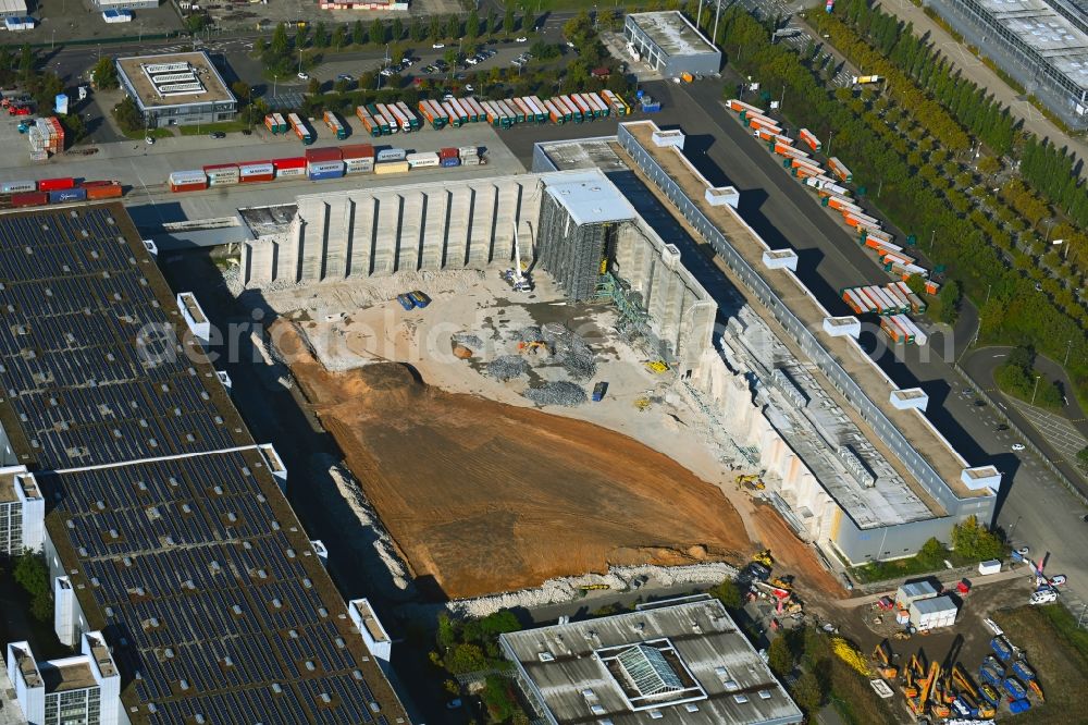 Aerial photograph Leipzig - Dismantling of a high-bay warehouse complex and logistics center on the site Am alten Flughafen in the district Mockau in Leipzig in the state Saxony, Germany