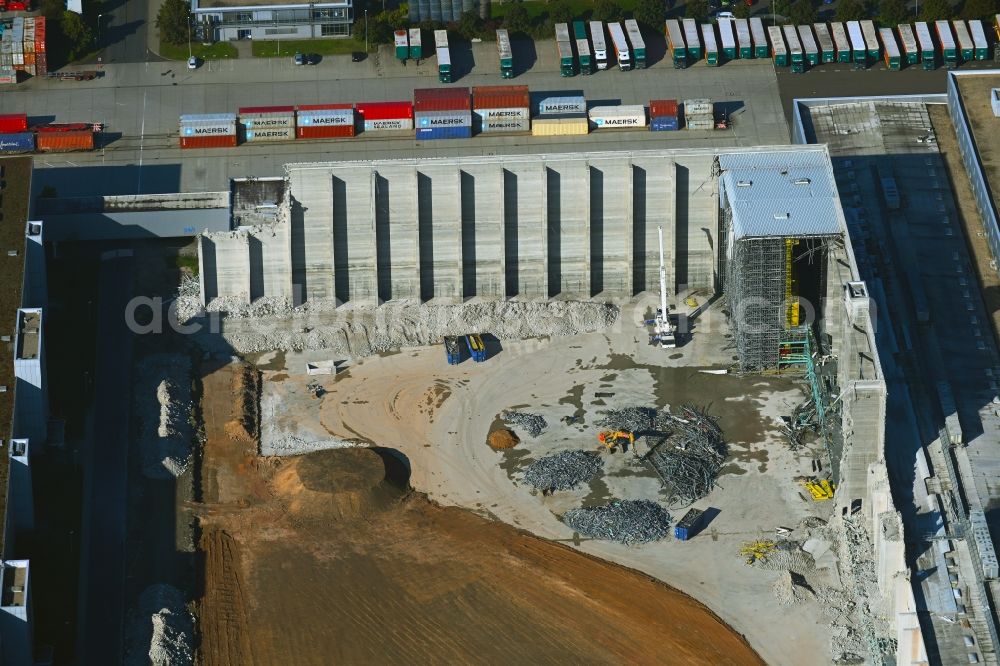 Leipzig from the bird's eye view: Dismantling of a high-bay warehouse complex and logistics center on the site Am alten Flughafen in the district Mockau in Leipzig in the state Saxony, Germany