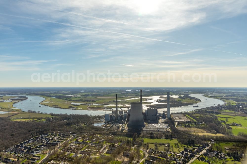 Voerde (Niederrhein) from the bird's eye view: Dismantling work on the HKW cogeneration plant and coal-fired power plant Kraftwerk Voerde in Voerde (Niederrhein) in the state North Rhine-Westphalia, Germany