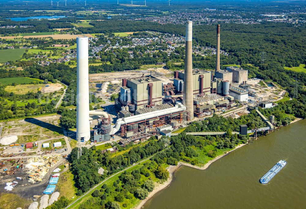 Voerde (Niederrhein) from the bird's eye view: Dismantling work on the HKW cogeneration plant and coal-fired power plant Kraftwerk Voerde in Voerde (Niederrhein) in the state North Rhine-Westphalia, Germany