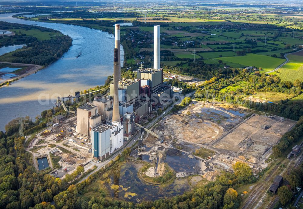 Voerde (Niederrhein) from the bird's eye view: Dismantling work on the HKW cogeneration plant and coal-fired power plant Kraftwerk Voerde in Voerde (Niederrhein) in the state North Rhine-Westphalia, Germany