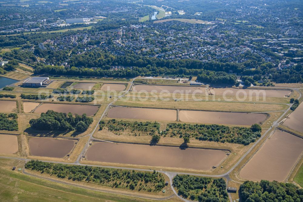 Essen from the bird's eye view: Retention basin and water storage of Wassergewinnung Essen GmbH in Essen at Ruhrgebiet in the state North Rhine-Westphalia, Germany