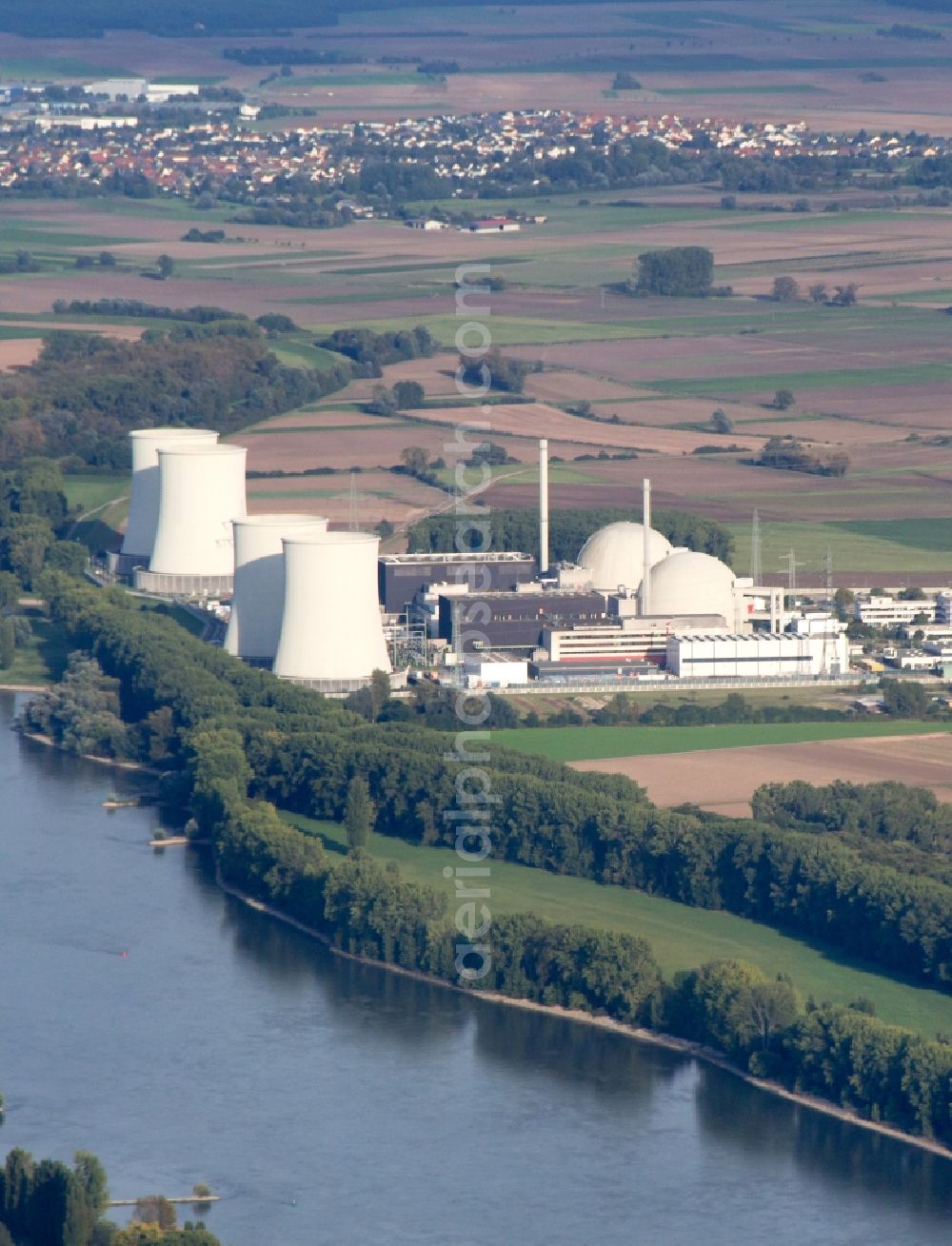 Biblis from the bird's eye view: Building remains of the reactor units and facilities of the NPP nuclear power plant of RWE Power AG in Biblis in the state Hesse