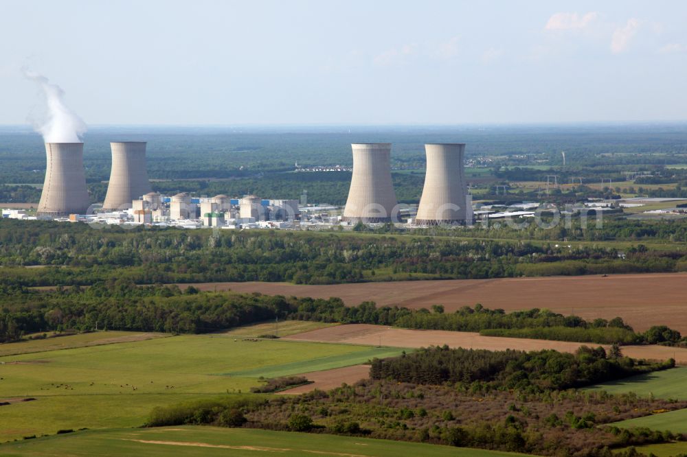 Aerial photograph Dampierre-en-Burly - Building remains of the reactor units and facilities of the NPP nuclear power plant of Centrale nucleaire de Dampierre in Dampierre-en-Burly in Centre, France