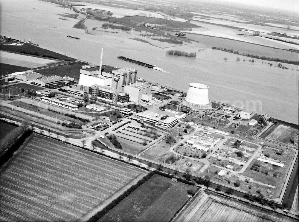 Aerial photograph Kalkar - Building remains of the reactor units and facilities of the NPP nuclear power plant on the rhine river near Kalkar in the state North Rhine-Westphalia, Germany