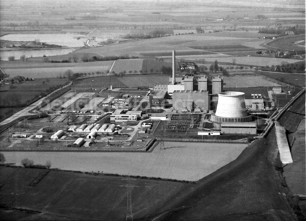 Aerial photograph Kalkar - Building remains of the reactor units and facilities of the NPP nuclear power plant on the rhine river near Kalkar in the state North Rhine-Westphalia, Germany