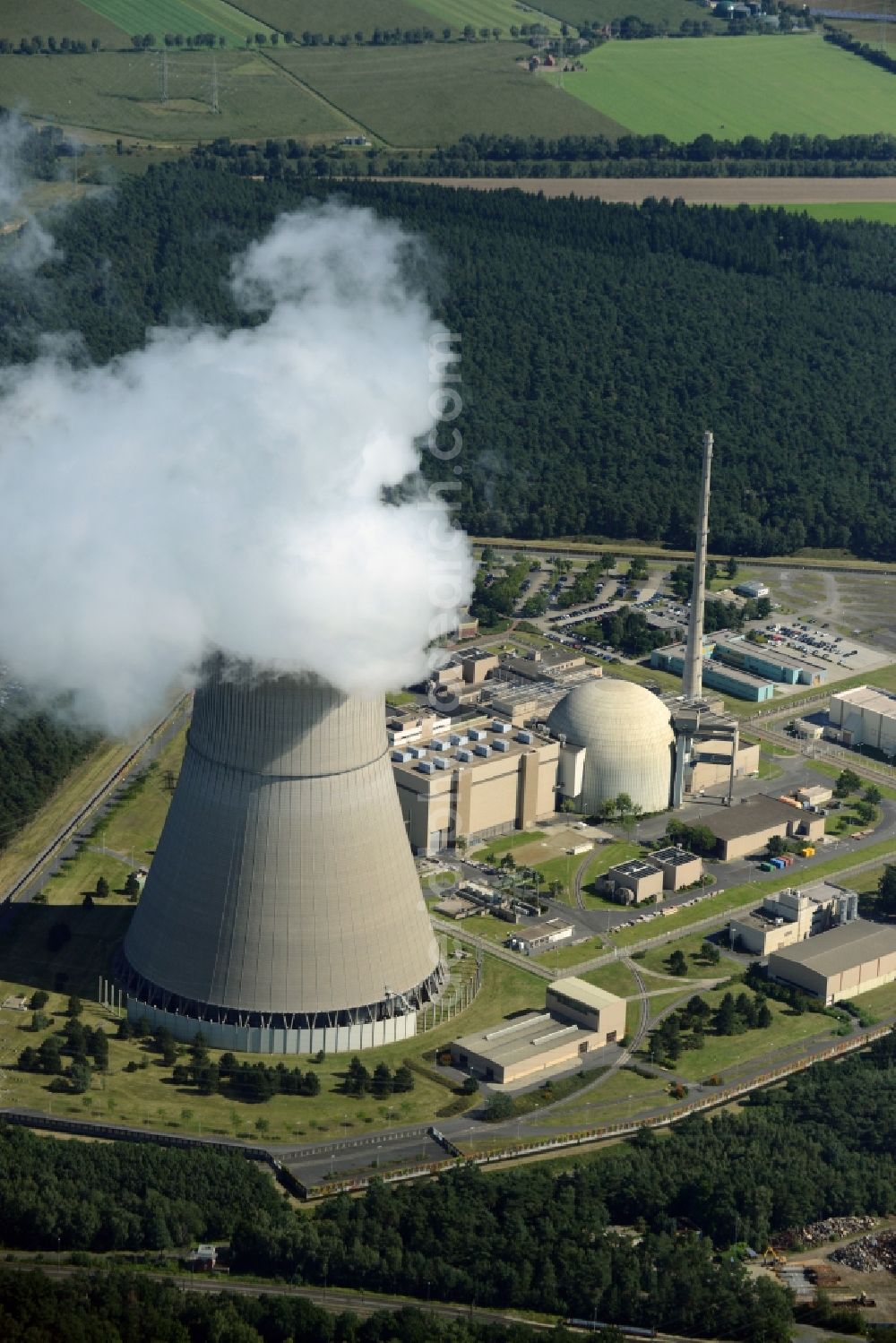 Lingen (Ems) from the bird's eye view: Building remains of the reactor units and facilities of the NPP nuclear power plant in Lingen (Ems) in the state Lower Saxony