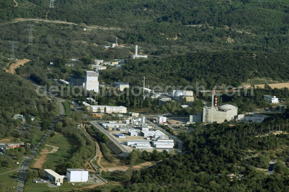 Aerial photograph Saint-Paul-lez-Durance - Building remains of the reactor units and facilities of the NPP nuclear power plant institut CEA Cadarache in Saint-Paul-lez-Durance in Provence-Alpes-Cote d'Azur, France