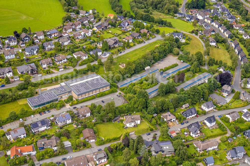 Aerial photograph Erndtebrück - School building of the between Ederfeldstrasse - Altenschlager Weg in Erndtebrueck on Siegerland in the state North Rhine-Westphalia, Germany