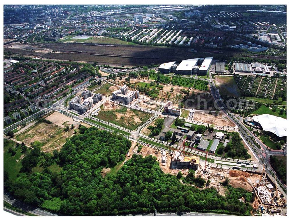 Frankfurt /Main from above - Blick auf das Rebstockgelände an der B8/E8 mit dem Rebstockbad in Frankfurt/Main, Rebstockbad, Zum Rebstockbad 7, 60486 Frankfurt am Main.