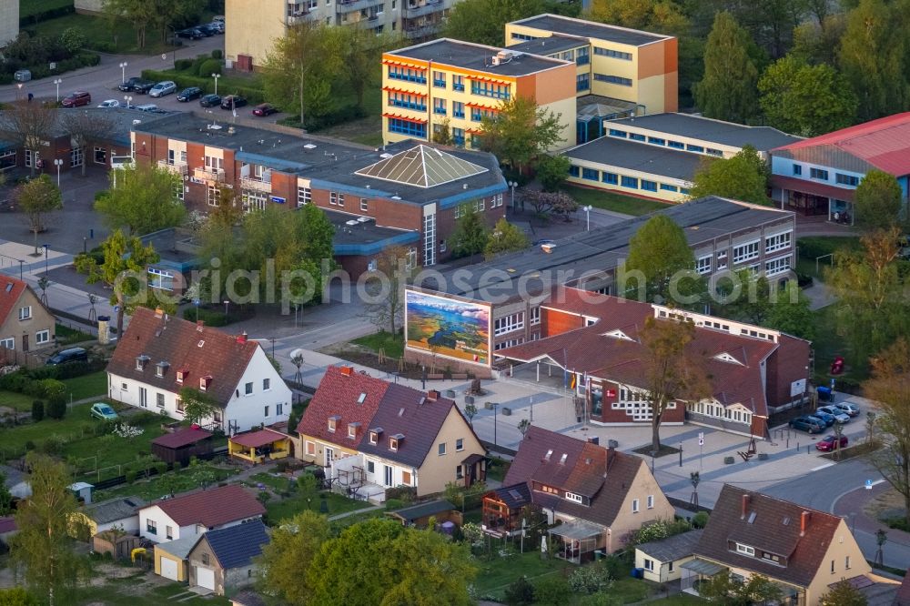 Vipperow from the bird's eye view: Building complexes with the branch of the Tourismusgesellschaft Rechlin mbH and the primary school in Rechlin in the state of Mecklenburg-Western Pomerania