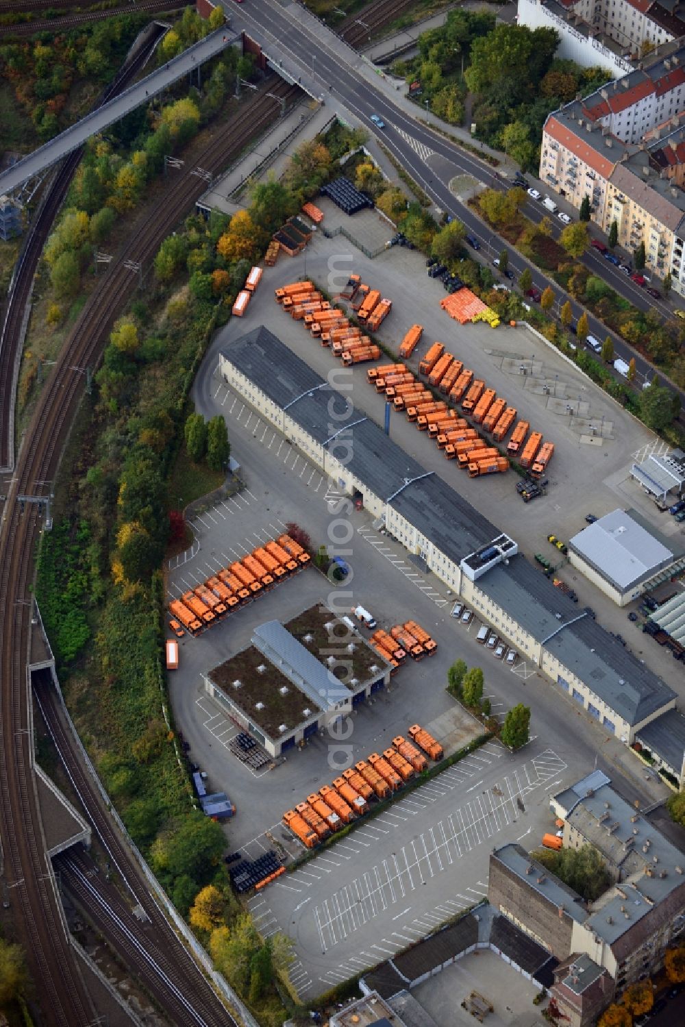 Aerial photograph Berlin - View of the recycling yard Behmstrasse of the BSR ( Berlin City Cleaning Services ) in Berlin - Pankow. Located directly next to the railway network of the S-Bahn, the yard is also a collecting point for pollutant waste