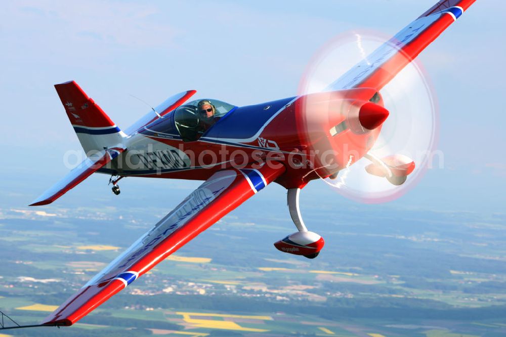 Untergschwend from above - Red Bull Air Race Pilot Matthias Dolderer während eines Fluges mit einem Flugzeug / Kleinflugzeug vom Typ Extra 330SC mit der Kennung D-EXMD über Untergschwend / Bayern. Red Bull Air Race Pilot Matthias Dolderer during a flight with a smal aircraft / plan near by the village Untergschwend / Bavaria.