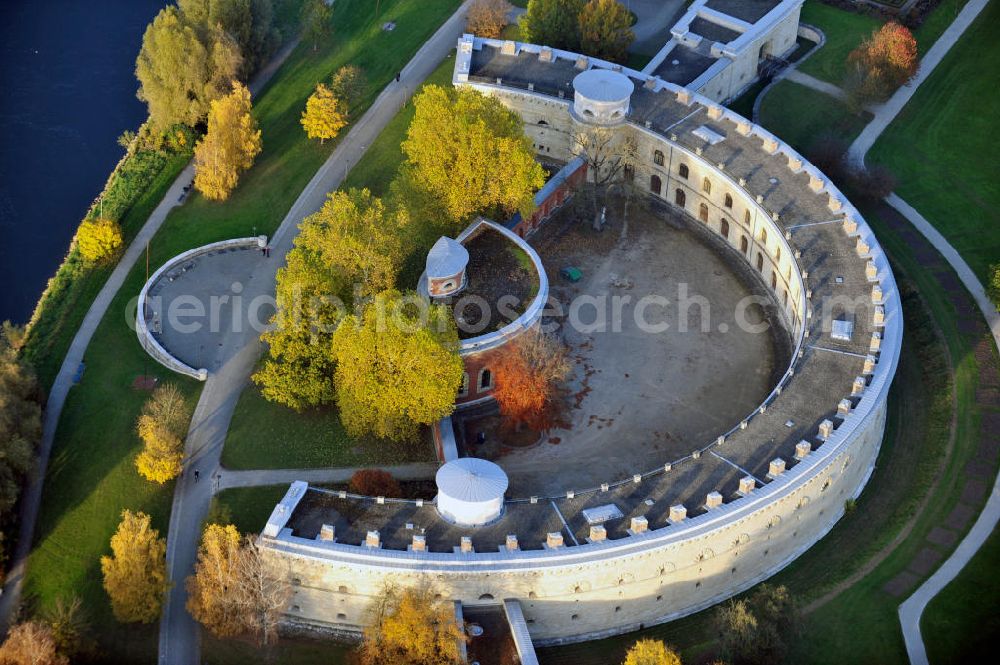 Aerial photograph Ingolstadt - Die alte Festungsanlage / Brückenkopfbefestigung Tillyveste, heute Reduit Tilly, befindet sich im Ingolstädter Klenzepark. Im Reduit Tilly ist die Abteilung zum Ersten Weltkrieg des Bayerischen Armeemuseums untergebracht. Des öfteren finden hier Wechselausstellungen statt. The old fortification Reduit Tilly is located in the park Klenzepark in the town Ingolstadt.