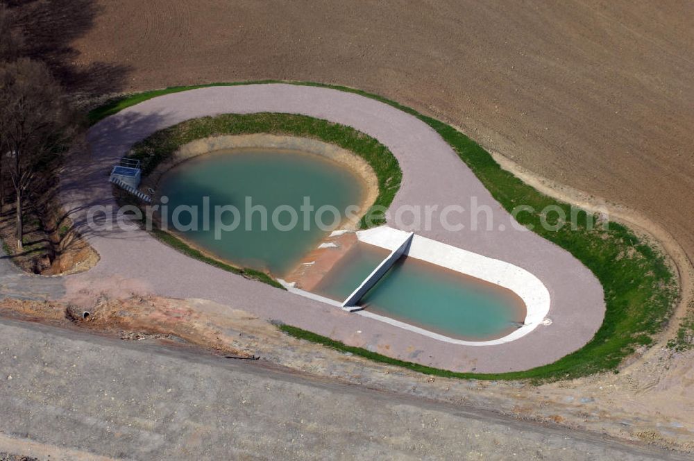 Aerial image Madelungen - Blick auf ein Regenrückhaltebecken nahe der Brücke welche über die A4 führt, südlich von Madelungen. Der Neubau ist Teil des Projekt Nordverlegung / Umfahrung Hörselberge der Autobahn E40 / A4 in Thüringen bei Eisenach. Durchgeführt werden die im Zuge dieses Projektes notwendigen Arbeiten unter an derem von den Mitarbeitern der Niederlassung Weimar der EUROVIA Verkehrsbau Union sowie der Niederlassungen Abbruch und Erdbau, Betonstraßenbau, Ingenieurbau und TECO Schallschutz der EUROVIA Beton sowie der DEGES.