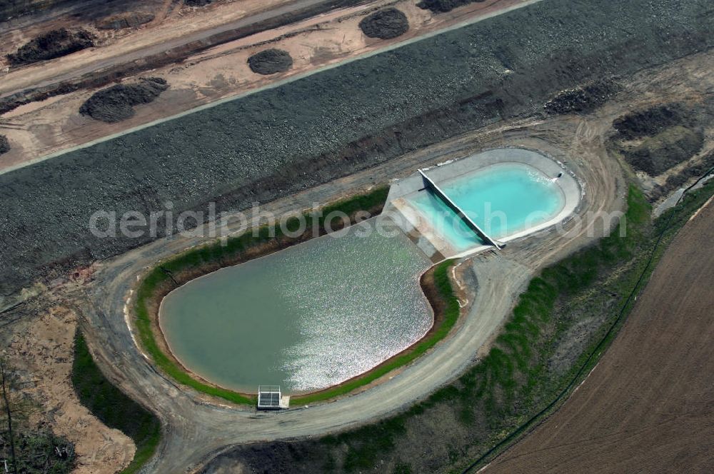 Aerial image Madelungen - Blick auf ein Regenrückhaltebecken neben der A4 nahe der Unterführung südlich von Madelungen. Der Neubau ist Teil des Projekt Nordverlegung / Umfahrung Hörselberge der Autobahn E40 / A4 in Thüringen bei Eisenach. Durchgeführt werden die im Zuge dieses Projektes notwendigen Arbeiten unter an derem von den Mitarbeitern der Niederlassung Weimar der EUROVIA Verkehrsbau Union sowie der Niederlassungen Abbruch und Erdbau, Betonstraßenbau, Ingenieurbau und TECO Schallschutz der EUROVIA Beton sowie der DEGES.