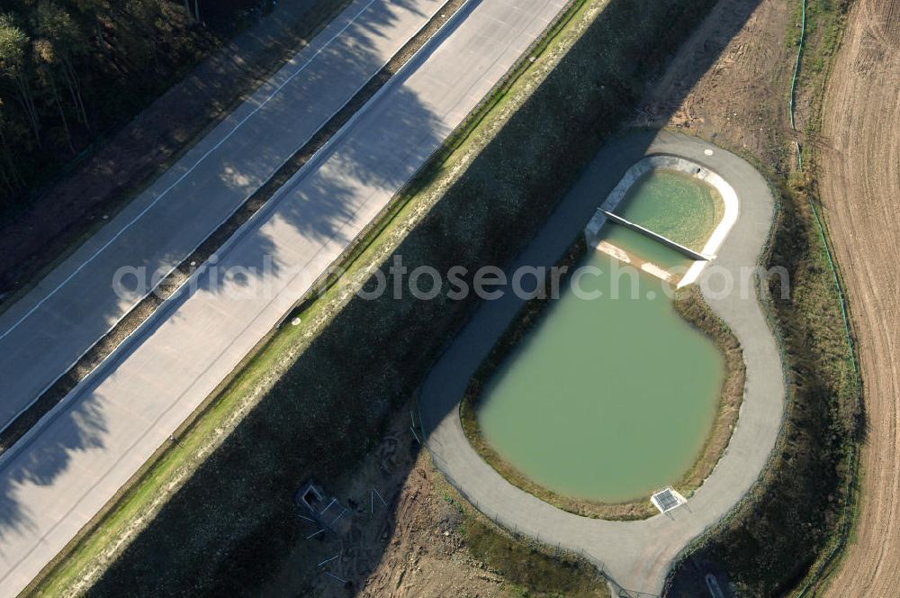 Aerial photograph Madelungen - Blick auf ein Regenrückhaltebecken neben der A4 nahe der Unterführung südlich von Madelungen im Madelungener Forst. Der Neubau ist Teil des Projekt Nordverlegung / Umfahrung Hörselberge der Autobahn E40 / A4 in Thüringen bei Eisenach. Durchgeführt werden die im Zuge dieses Projektes notwendigen Arbeiten unter an derem von den Mitarbeitern der Niederlassung Weimar der EUROVIA Verkehrsbau Union sowie der Niederlassungen Abbruch und Erdbau, Betonstraßenbau, Ingenieurbau und TECO Schallschutz der EUROVIA Beton sowie der DEGES.