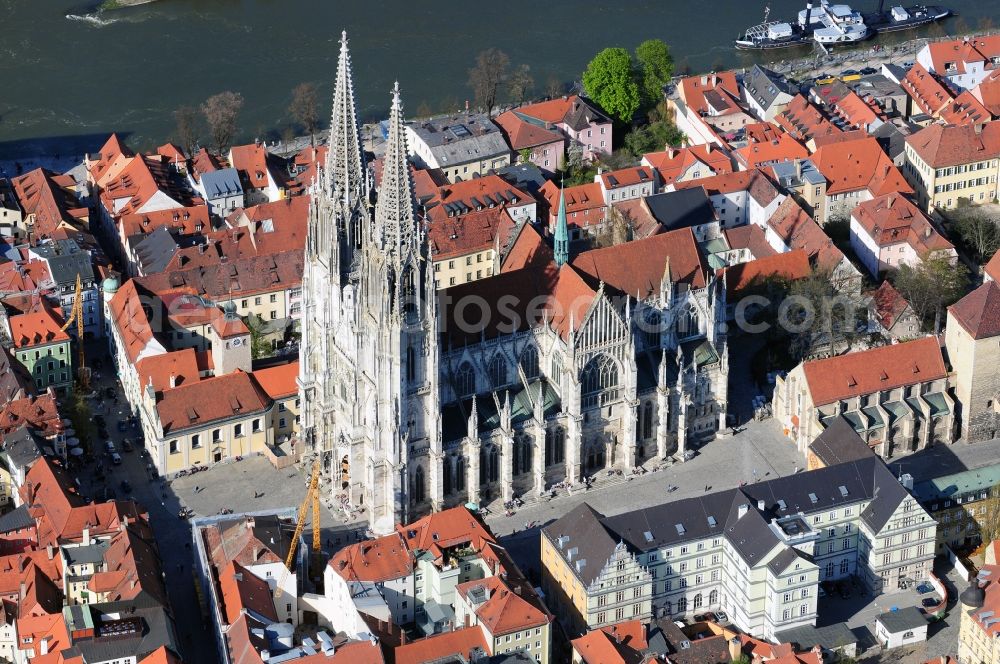 Aerial image Regensburg - The Regensburg Cathedral, also St. Peter's Cathedral is the largest church in the city of Regensburg in Bavaria