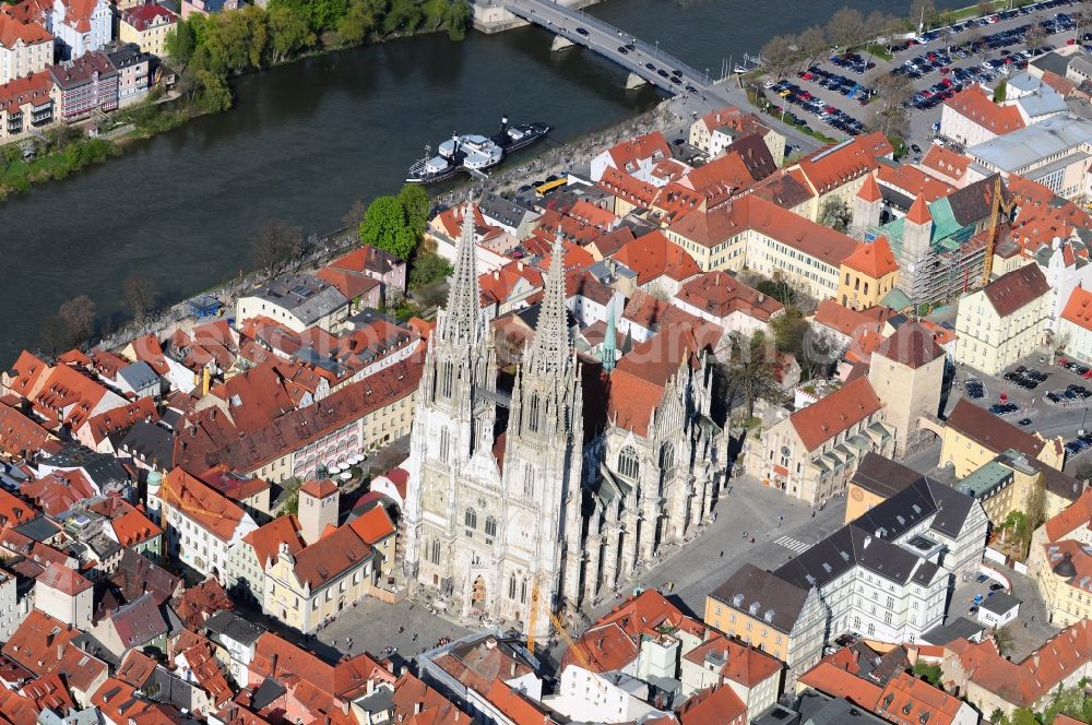 Aerial photograph Regensburg - The Regensburg Cathedral, also St. Peter's Cathedral is the largest church in the city of Regensburg in Bavaria